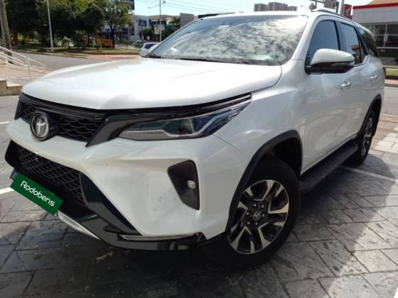 TOYOTA HILUX SW4 2.8 D-4D TURBO DIESEL SRX PLATINUM 4X4 AUTOMÁTICO TOYOTA HILUX SW4 2.8 D-4D TURBO DIESEL SRX PLATINUM 4X4 AUTOMÁTICO